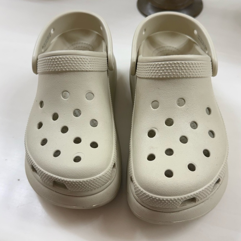 Women’s Crocs classic crush platform clogs